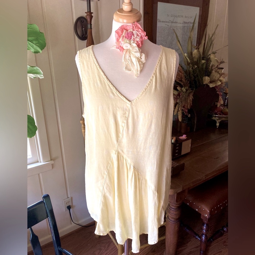 Cut•Loose Asymmetrical Yellow Tank Top Medium